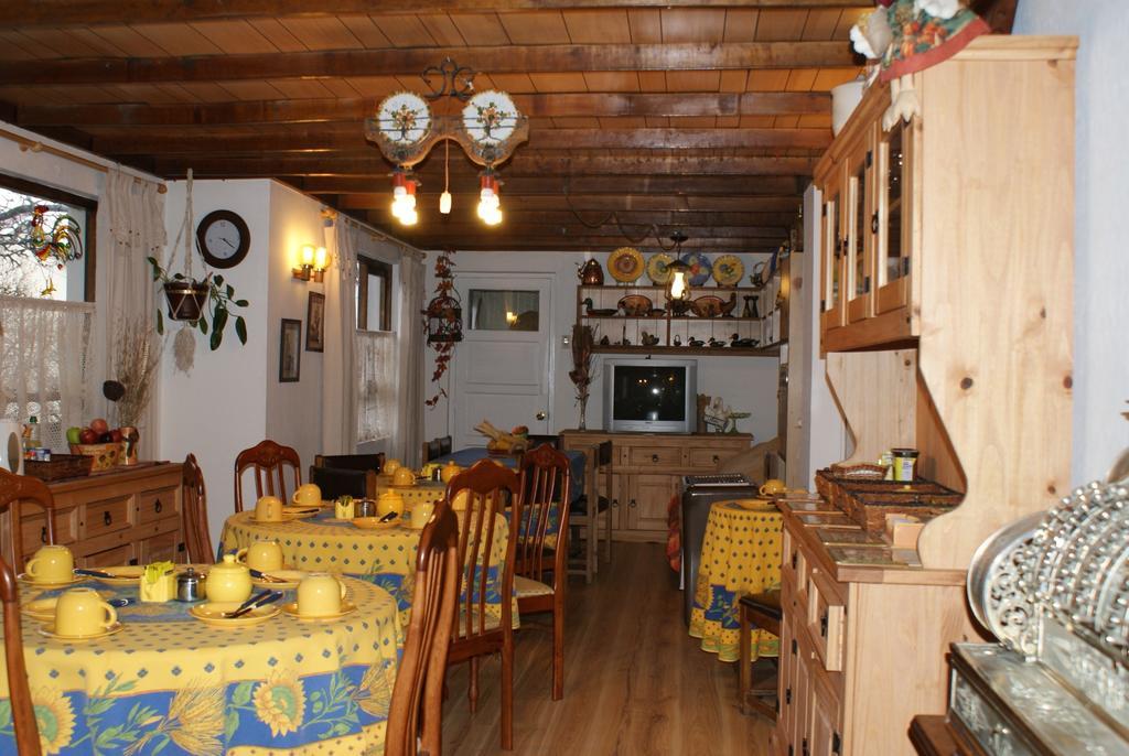 Hostal Y Cabanas Ainil Пунта-Аренас Экстерьер фото