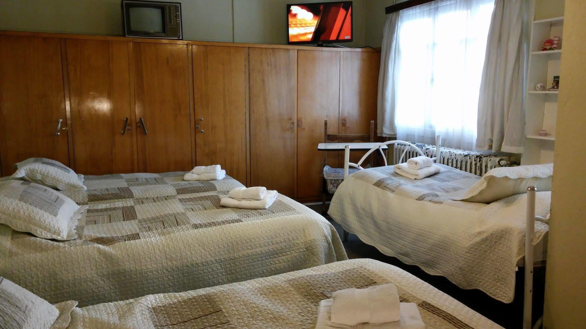 Hostal Y Cabanas Ainil Пунта-Аренас Экстерьер фото