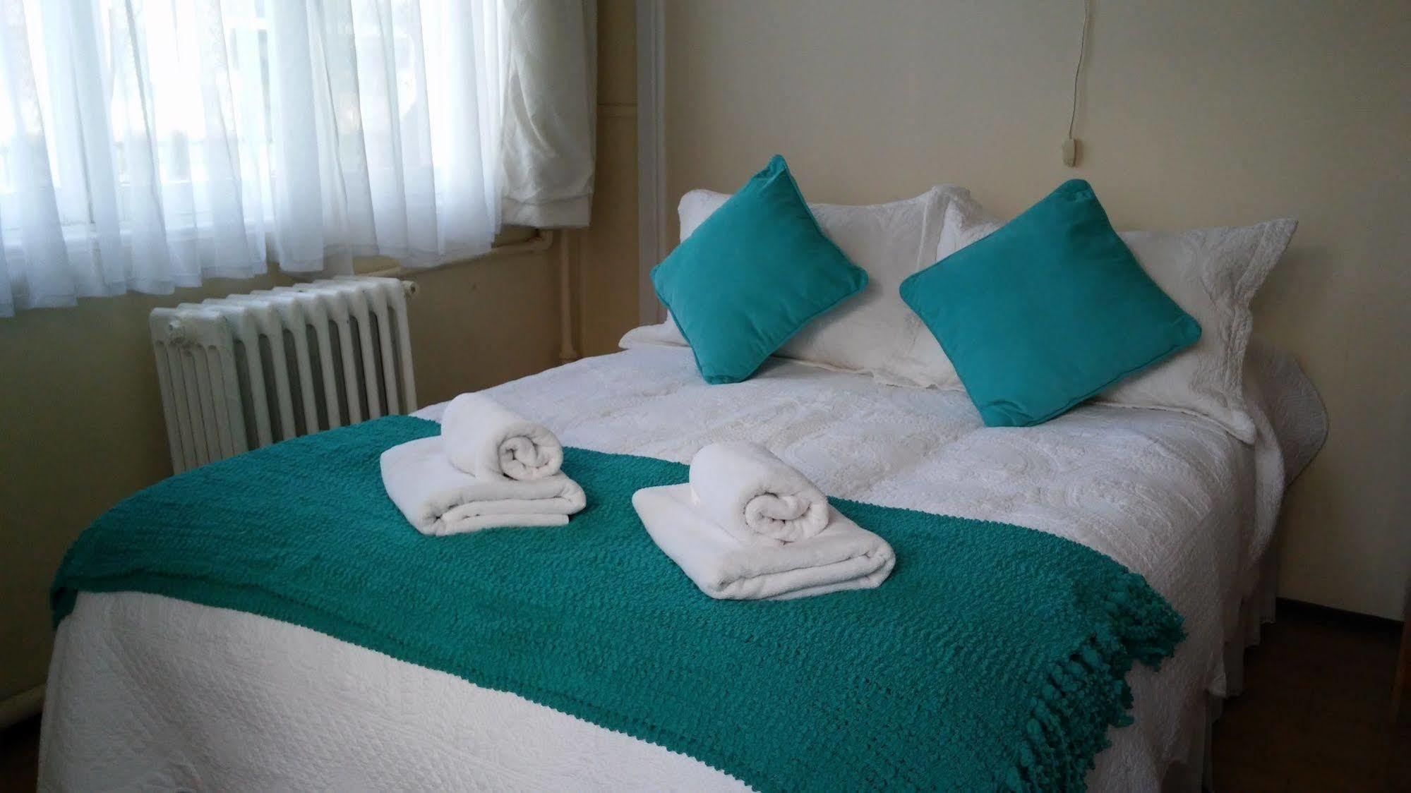 Hostal Y Cabanas Ainil Пунта-Аренас Экстерьер фото