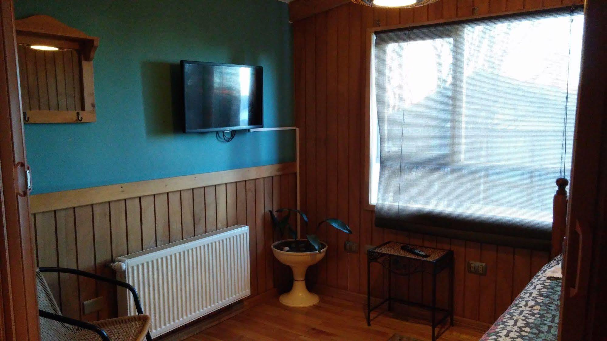 Hostal Y Cabanas Ainil Пунта-Аренас Экстерьер фото
