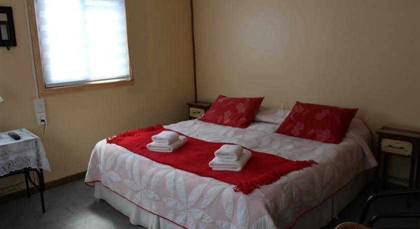 Hostal Y Cabanas Ainil Пунта-Аренас Экстерьер фото